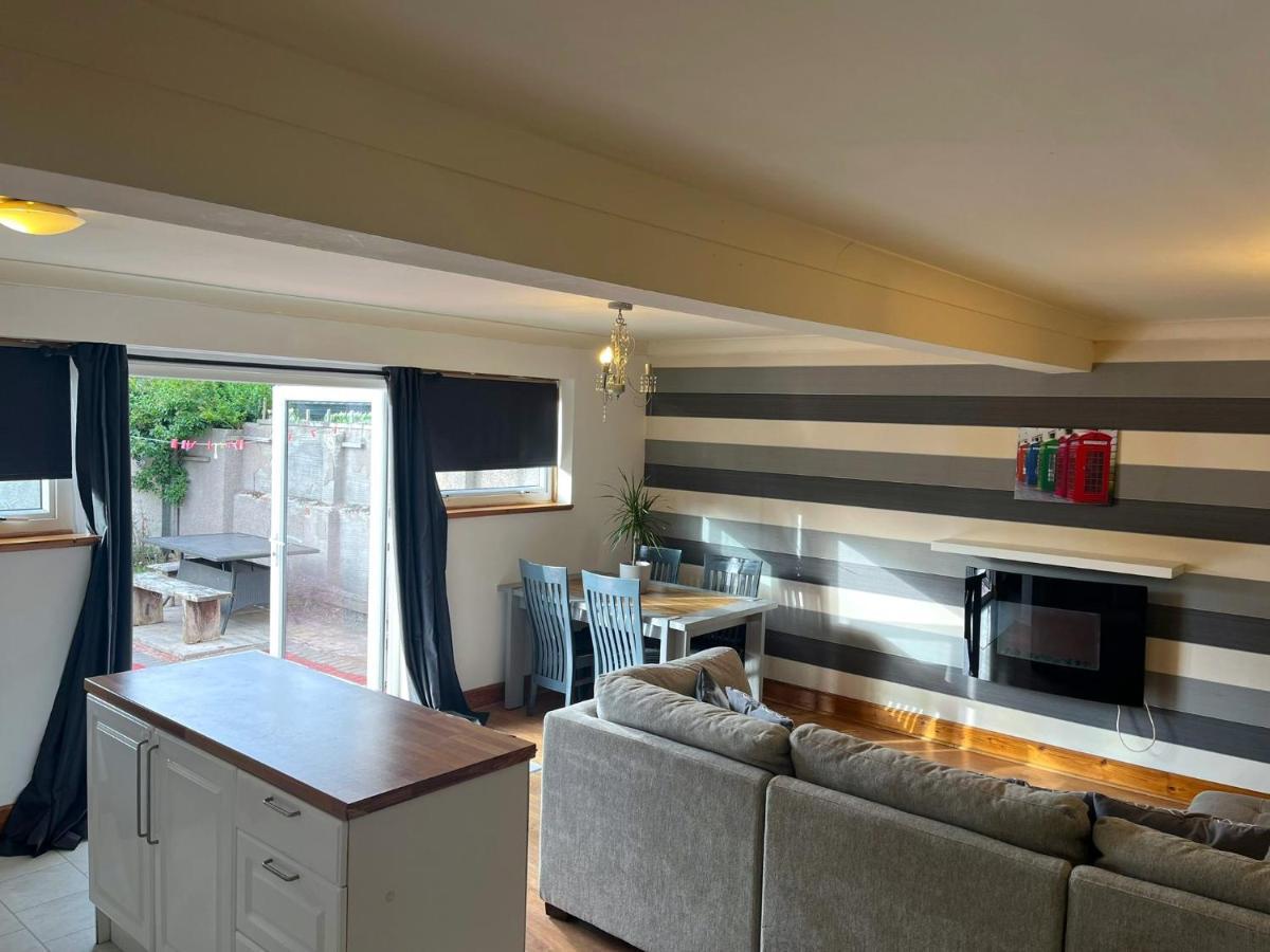 Elegant 2 Bedroom Chalet Edinburgh Exterior foto