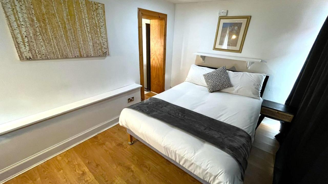 Elegant 2 Bedroom Chalet Edinburgh Exterior foto